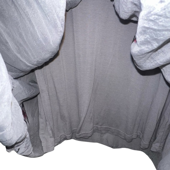 EUC Giulia Silk Elegant Lace Butterfly Print 🦋 Lace Long Sleeve Grey Top Small - Picture 3 of 7